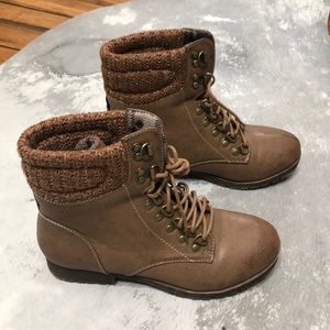 Boots in a great condition . Size 7